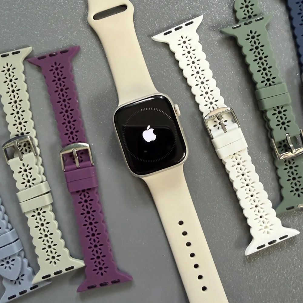 Apple Smartwatch 7 with multiple Bands